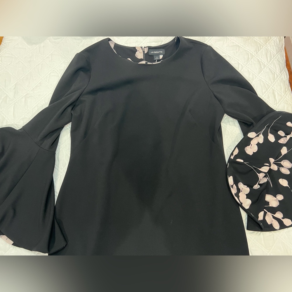Liz Claiborne Dress with 3/4 Floral Bell Sleeve - Picture 4 of 7